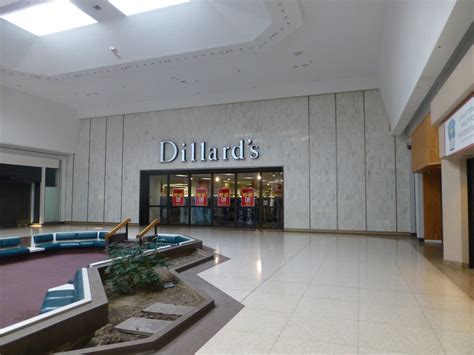 dillard's clearance center closing.